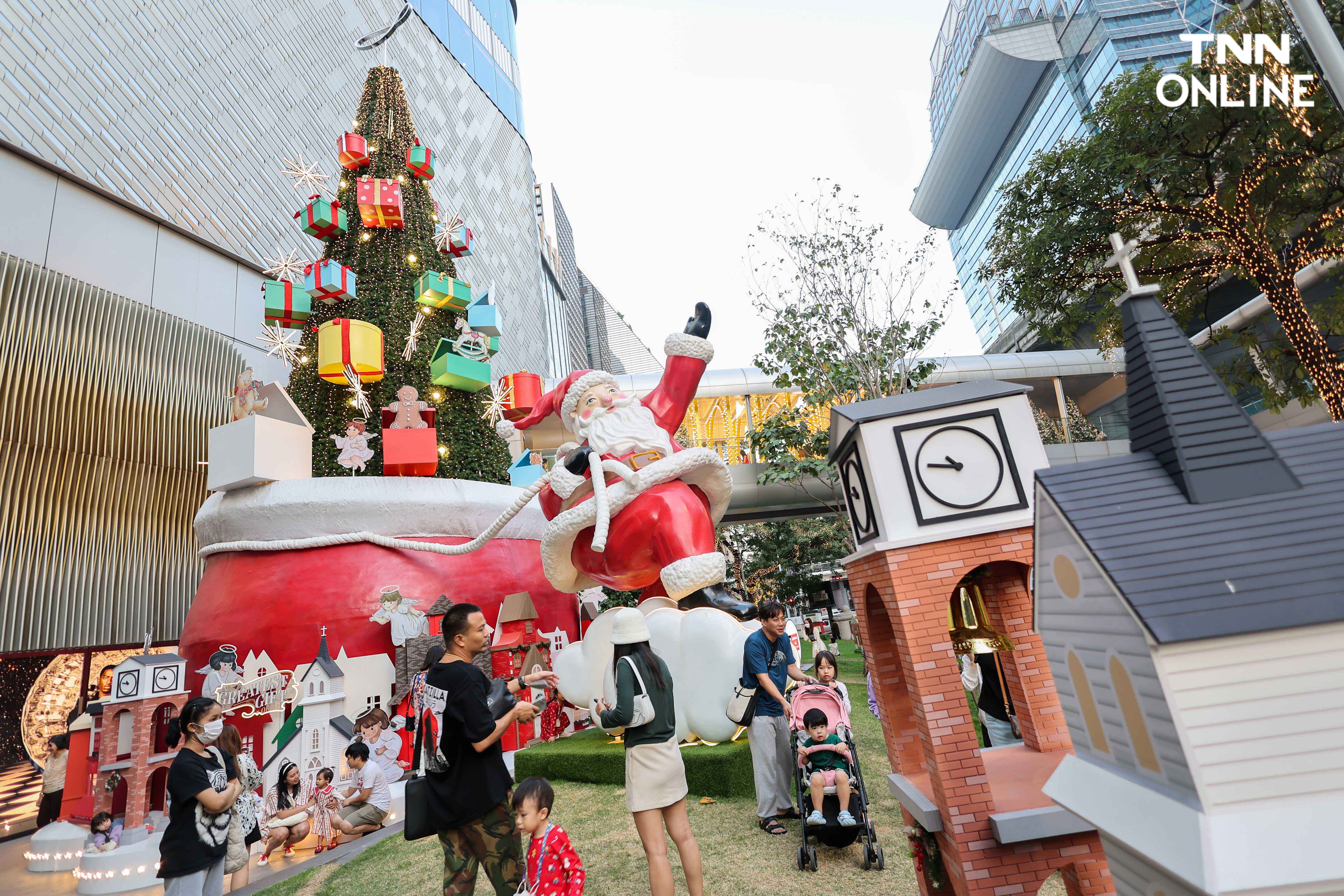 ชมไฟต้นคริสต์มาส รวมจุดเช็คอินถ่ายภาพใจกลางเมือง