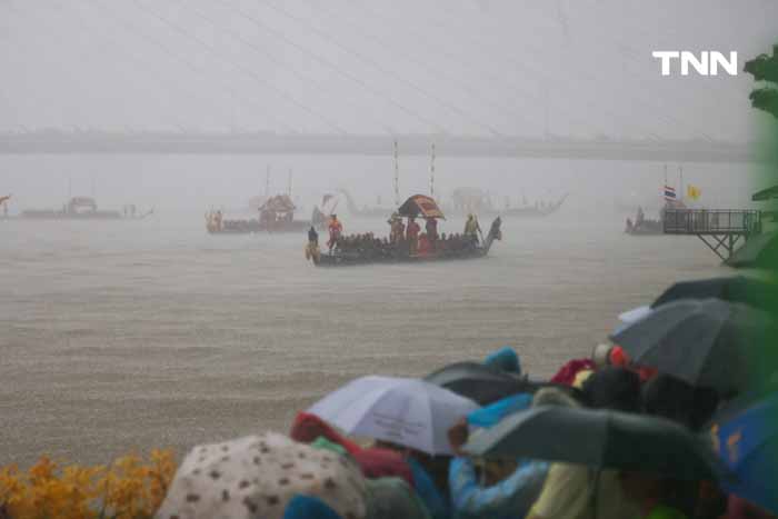 ยุติการซ้อมขบวนพยุหยาตราทางชลมารค หลังฝนตกอย่างหนักเพื่อความปลอดภัย