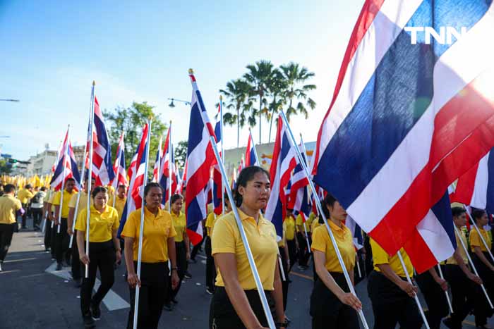 มท.จัดพิธีมอบธงตราสัญลักษณ์ เฉลิมพระเกียรติพระบาทสมเด็จพระเจ้าอยู่หัว 