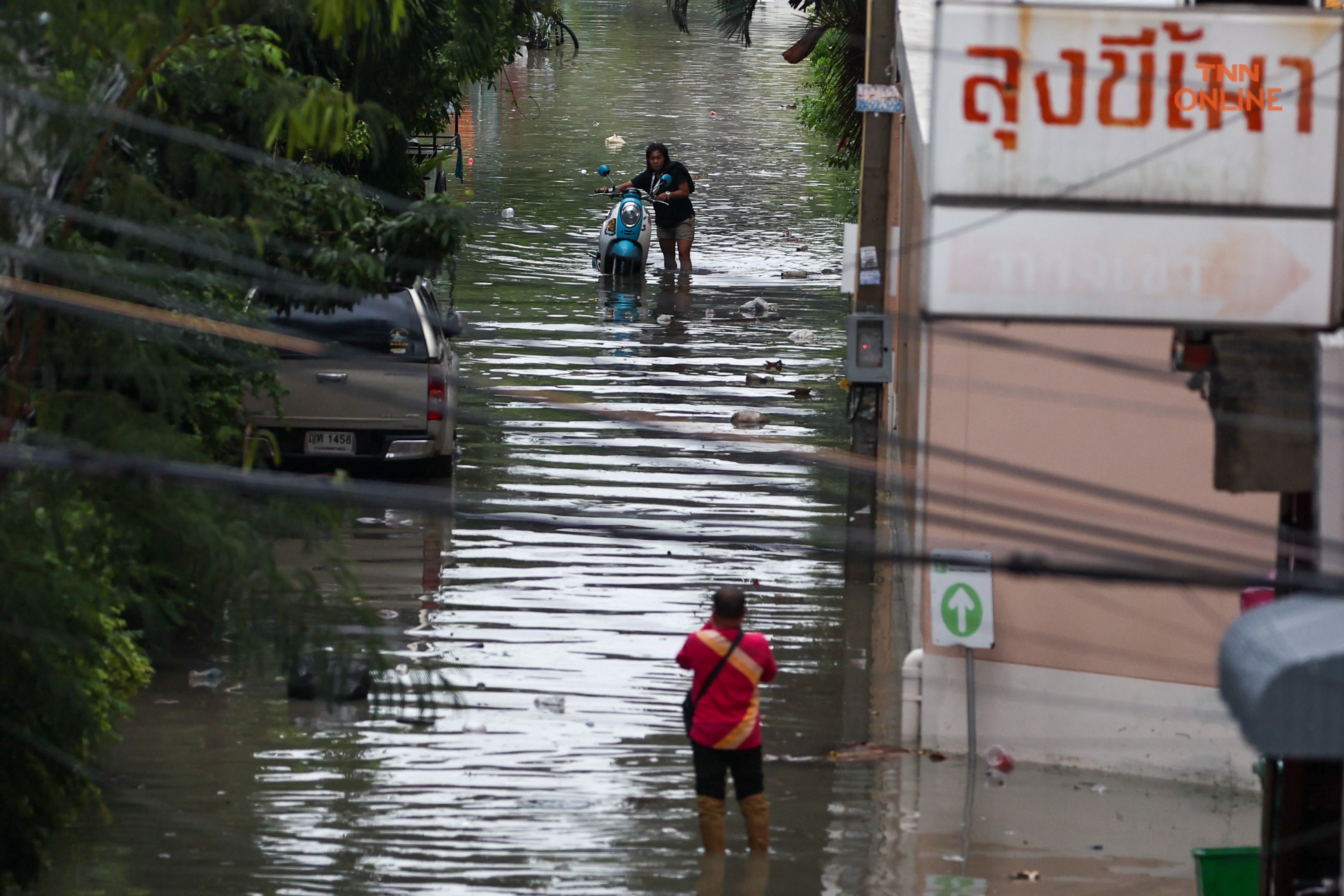 บางนาท่วมหนักหลังฝนถล่มนานต่อเนื่องหลาย ชม.