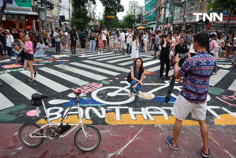 กทม. ชวนลดใช้รถ เพ้นท์สีถนนบรรทัดทองเพิ่มพื้นที่คนเดิน ในงาน Bangkok Car Free 2024