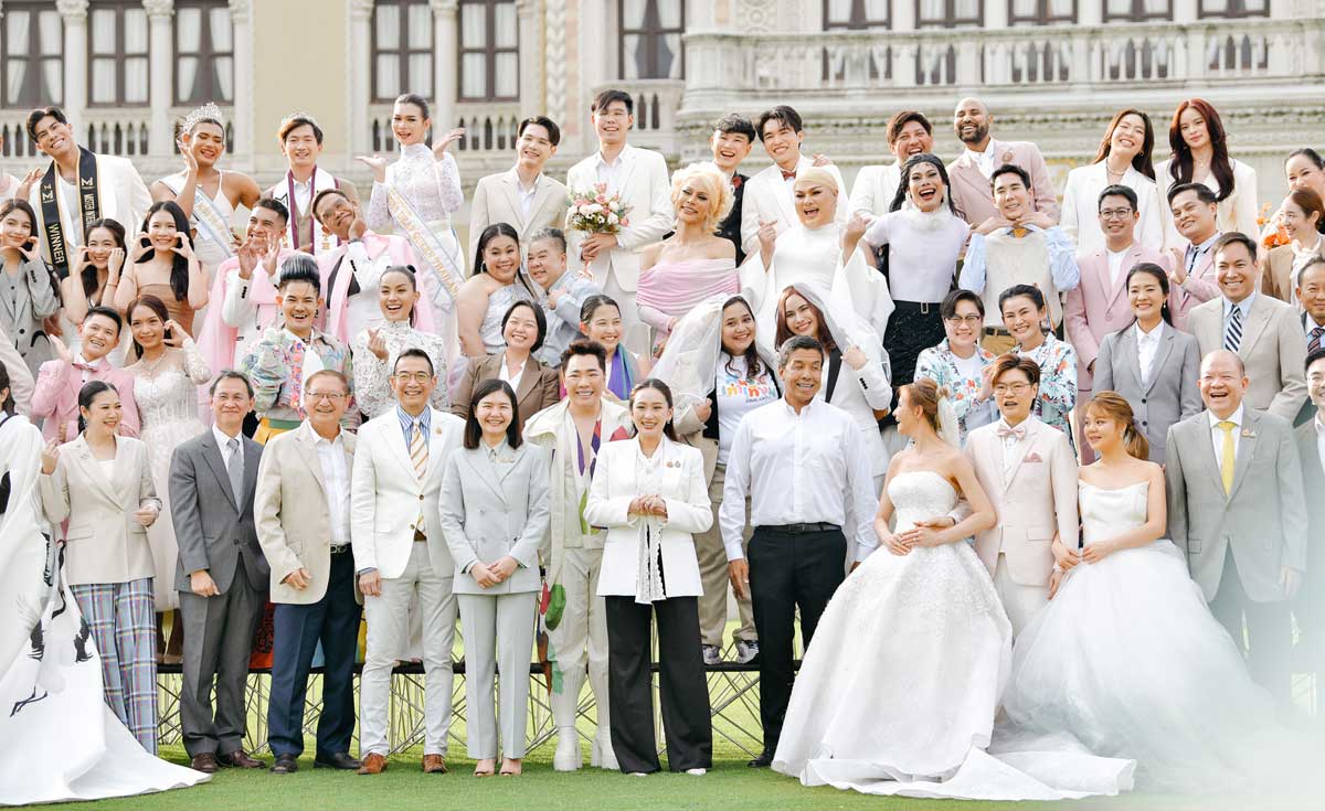 เปิดทำเนียบฯ ถ่ายภาพประวัติศาสตร์ “สมรสเท่าเทียม” ธงสีรุ้งปักลงบนประเทศไทย