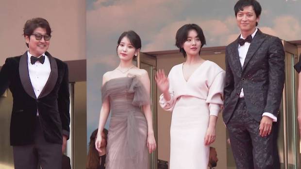ไม่ได้ตั้งใจ?!! สาวฝรั่งเศสเบียดชน ‘ไอยู’ บนพรมแดงเมืองคานส์ ไม่ได้ตั้งใจ?!! สาวฝรั่งเศสเบียดชน ‘ไอยู’ บนพรมแดงเมืองคานส์