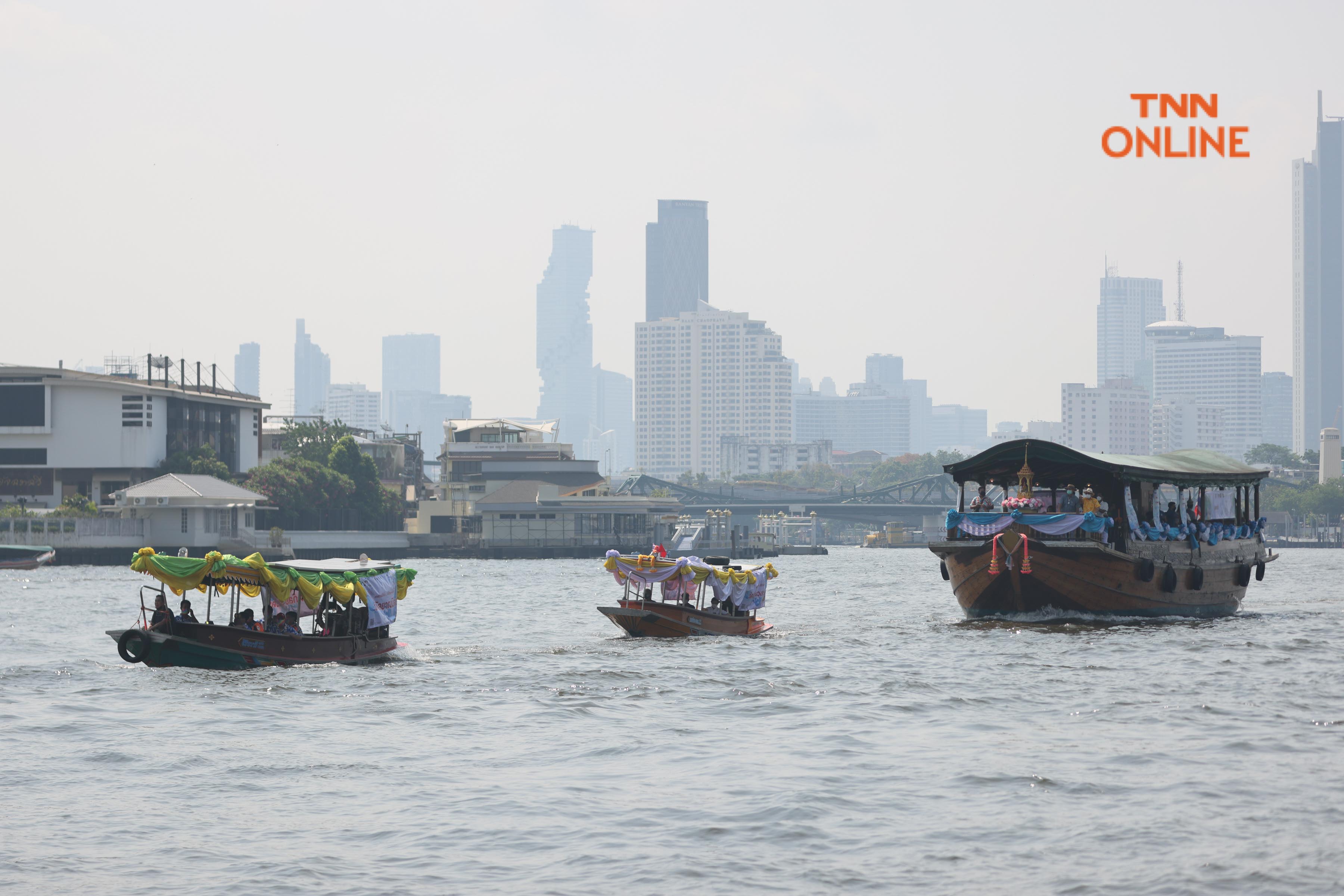 ประมวลภาพ แห่พระทางน้ำ 5 พระอารามหลวงประชาชนร่วมสรงน้ำเนื่องในเทศกาลสงกรานต์