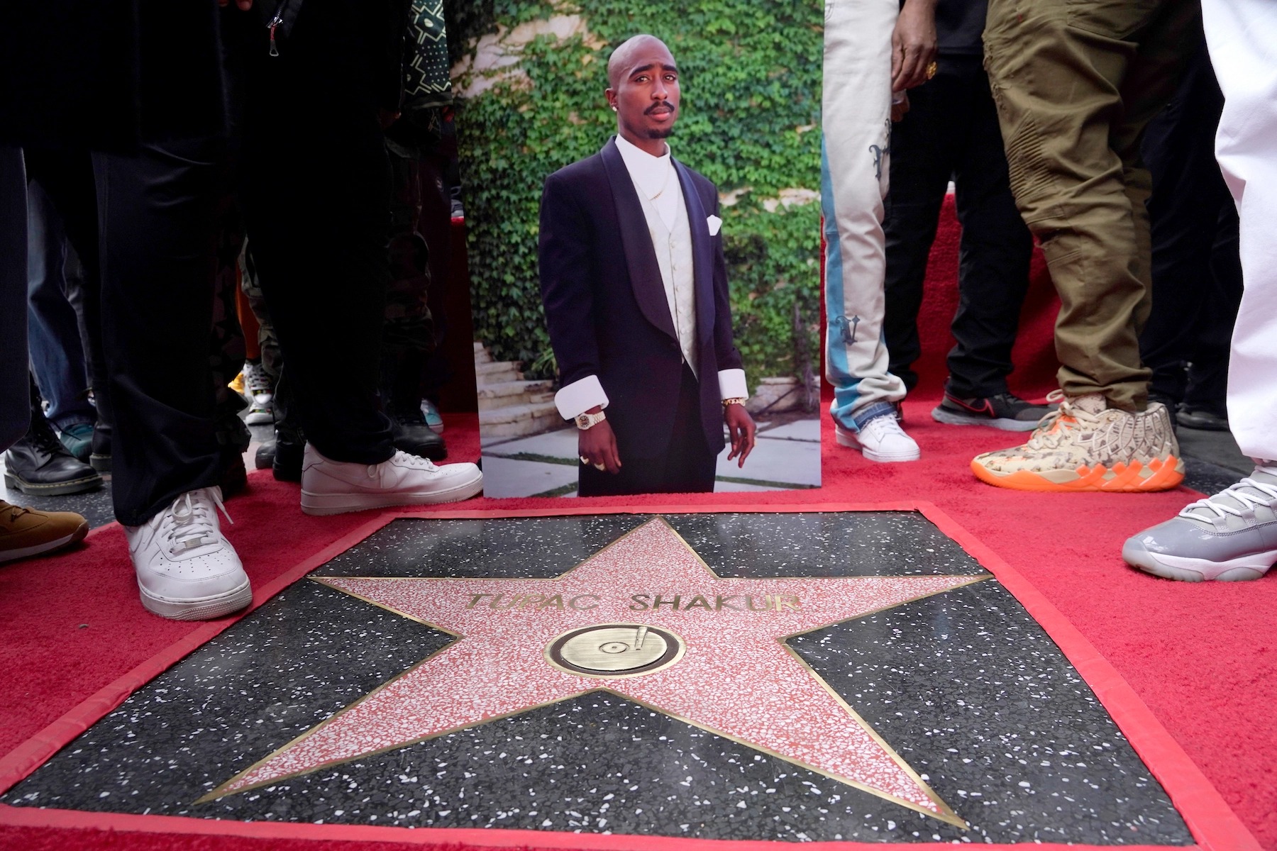 Tupac Shakur  รับดวงดาว  Walk of Fame หลังเสียชีวิต 27 ปี  