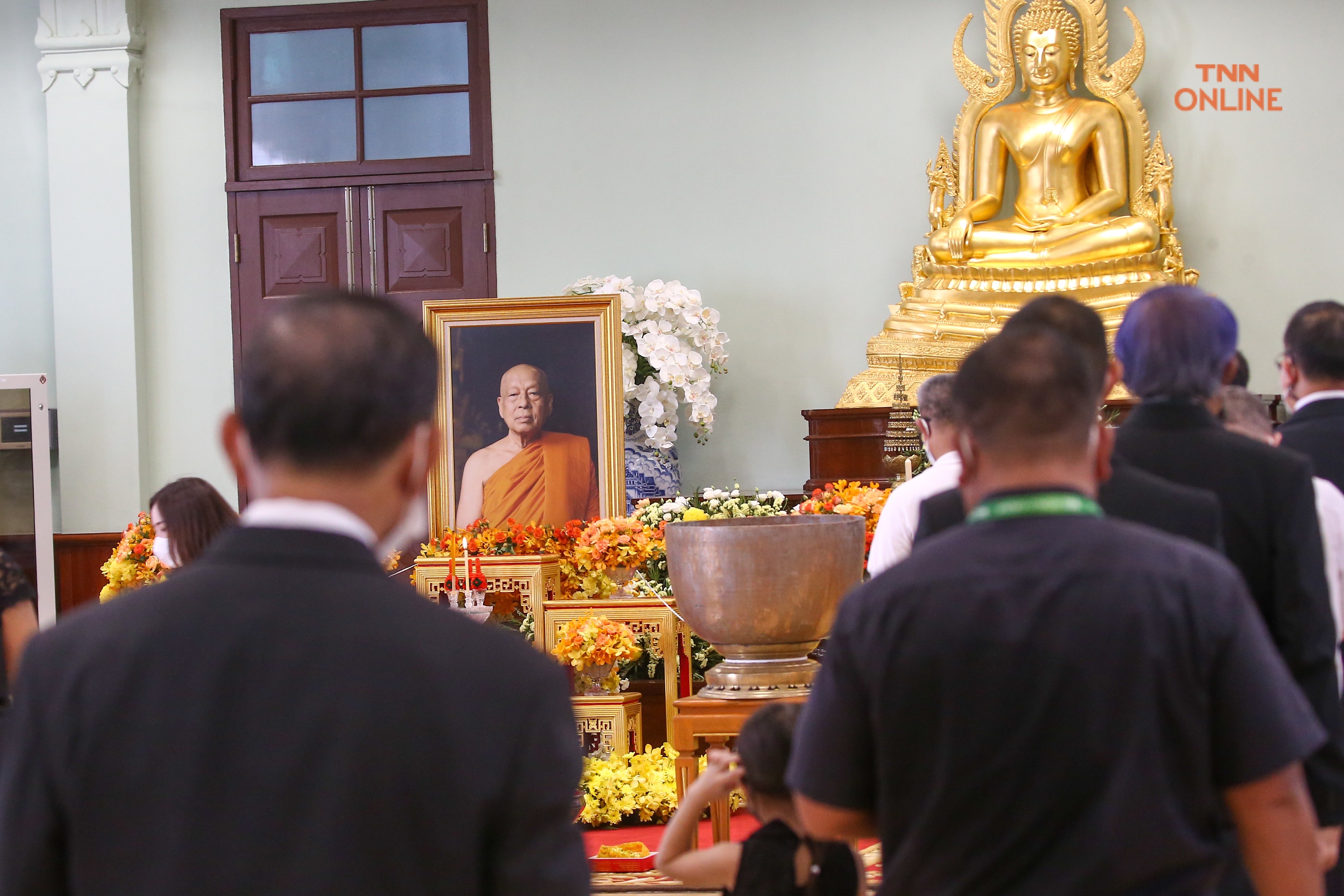 ประมวลภาพ ศิษยานุศิษย์หลั่งไหลสรงน้ำสรีระ “สมเด็จพระวัณรัต” 