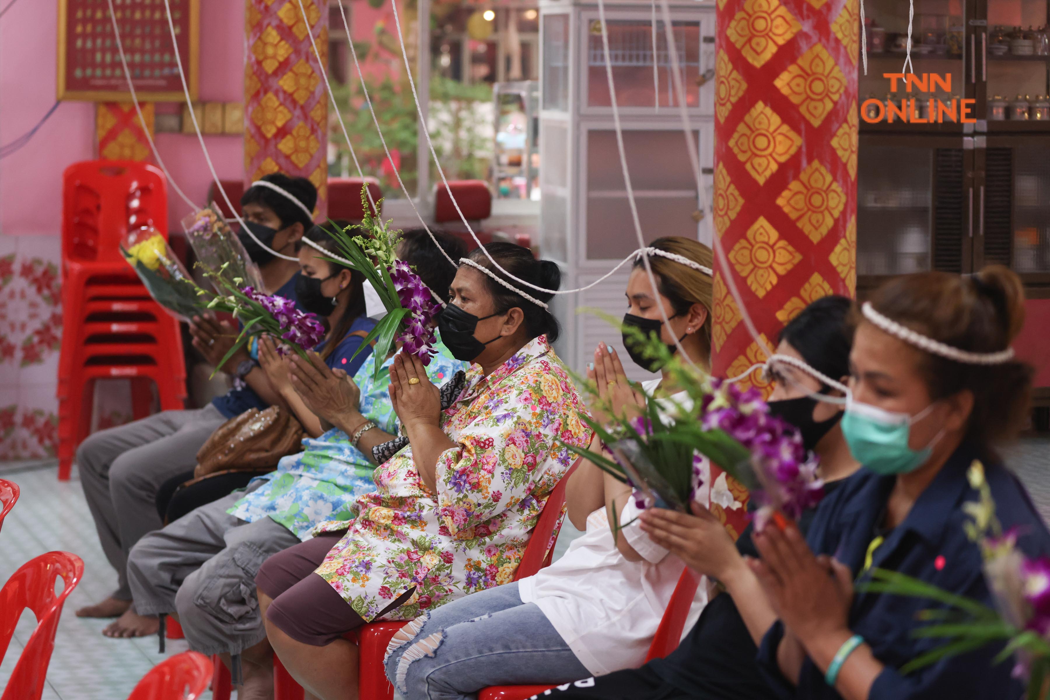 ประมวลภาพ พิธีกรรมนอนโลงสะเดาะเคราะห์ เสริมดวงชะตาในวันสงกรานต์