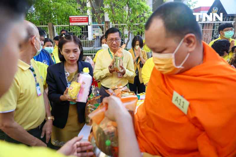 8 ปี วันนวมินทรมหาราช ศิริราชน้อมรำลึกในพระมหากรุณาธิคุณ เนื่องในวันคล้ายวันสวรรคต พระบาทสมเด็จพระบรมชนกาธิเบศร มหาภูมิพลอดุลยเดชมหาราช บรมนาถบพิตร