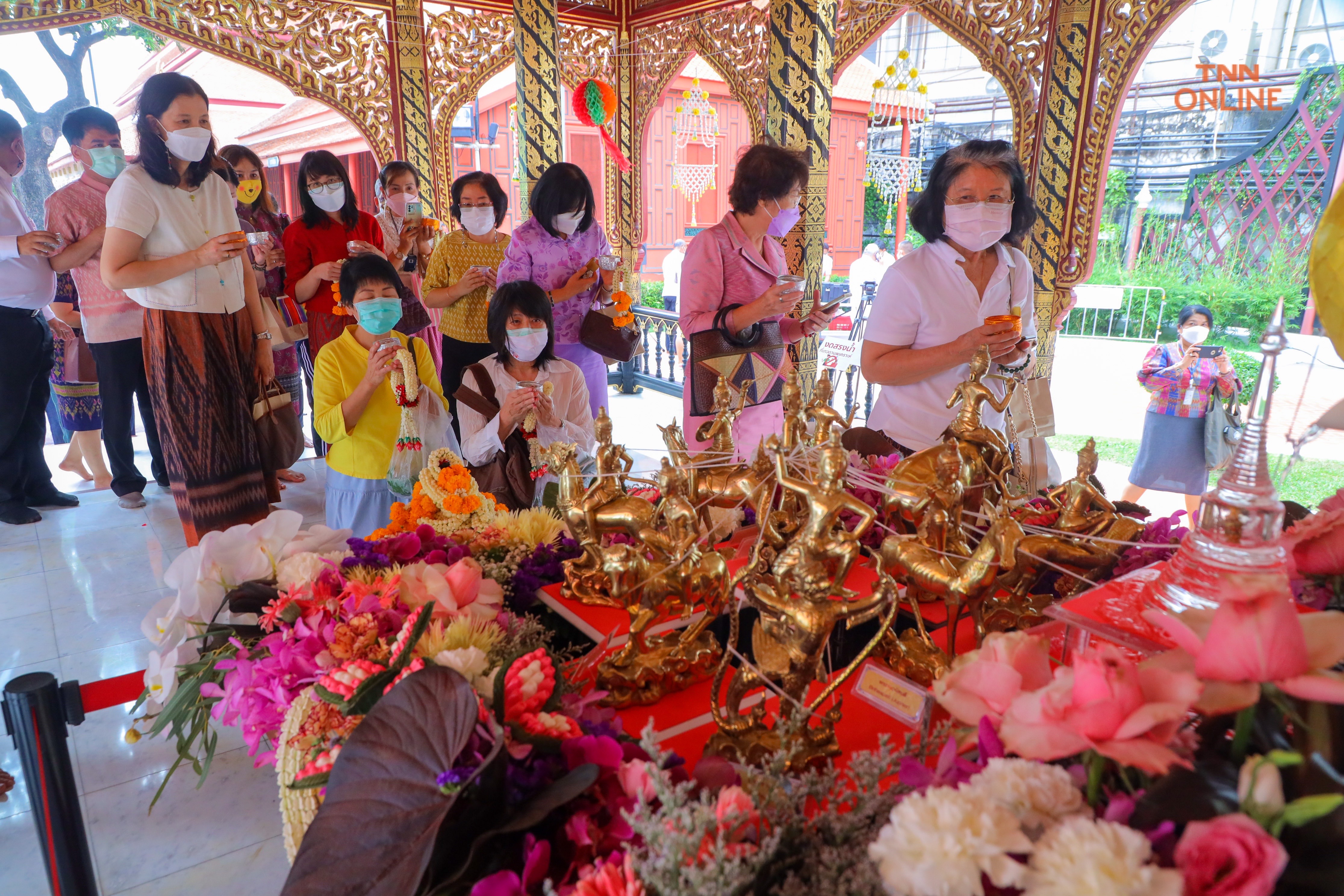 ประมวลภาพ พิพิธภัณฑสถานฯ จัดสรงน้ำพระธาตุและเทวดานพเคราะห์เสริมสิริมงคลวันสงกรานต์