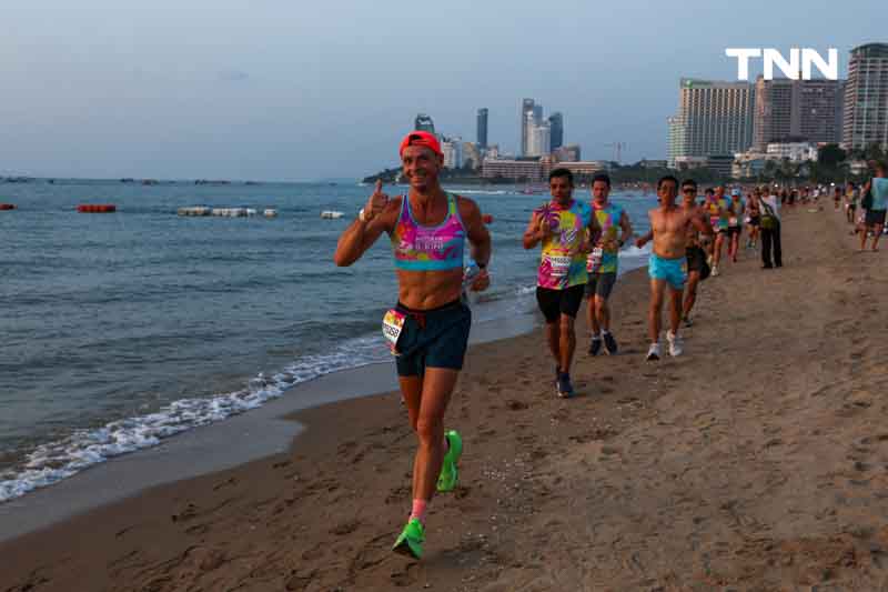 ทะเลลุกเป็นไฟ นักวิ่งกว่า 5,000 คน วิ่งบิกินี่ริมหาดพัทยา