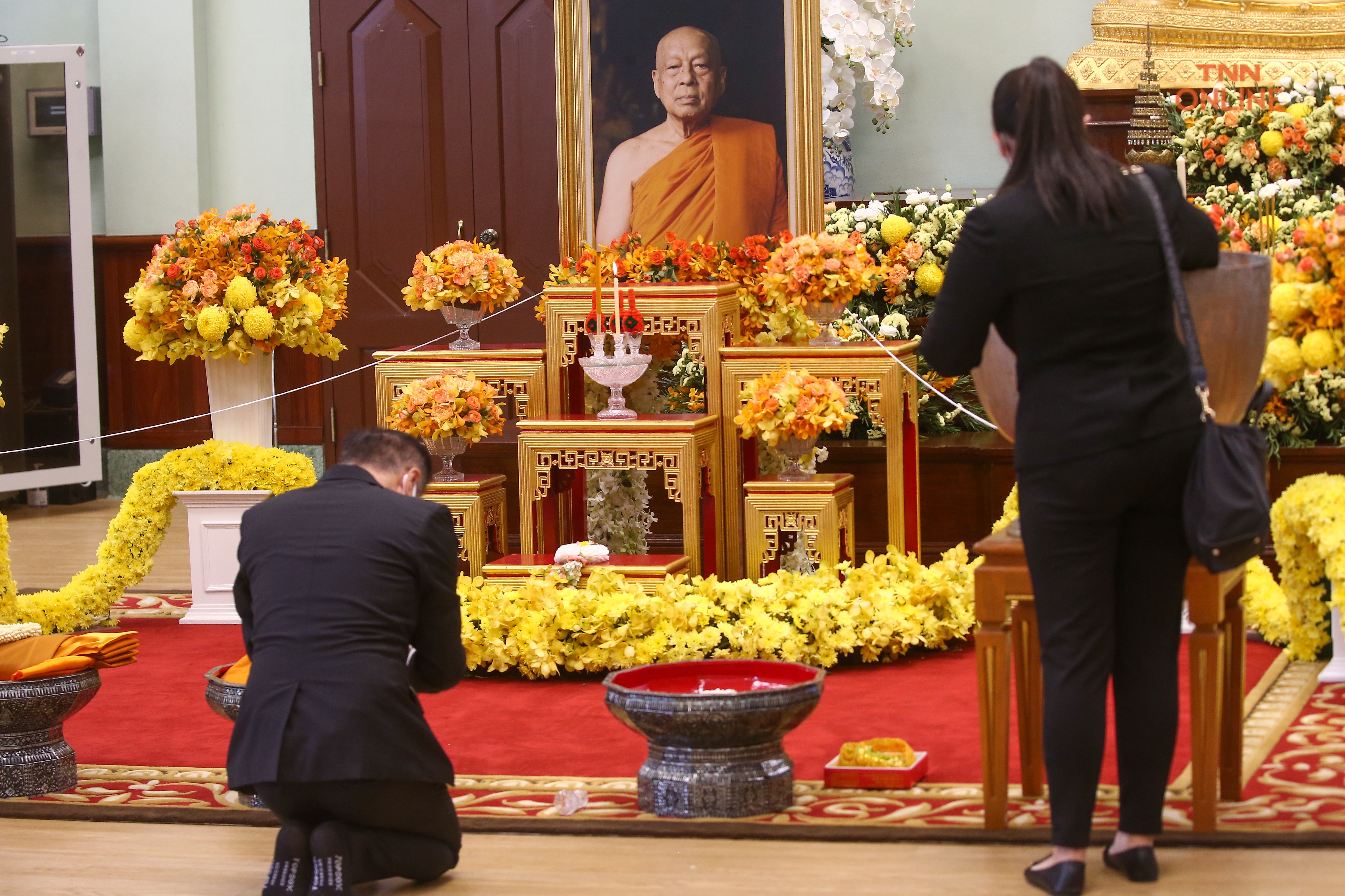 ประมวลภาพ ศิษยานุศิษย์หลั่งไหลสรงน้ำสรีระ “สมเด็จพระวัณรัต” 