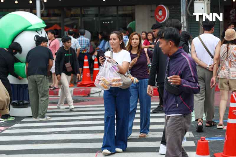 กทม. ชวนลดใช้รถ เพ้นท์สีถนนบรรทัดทองเพิ่มพื้นที่คนเดิน ในงาน Bangkok Car Free 2024