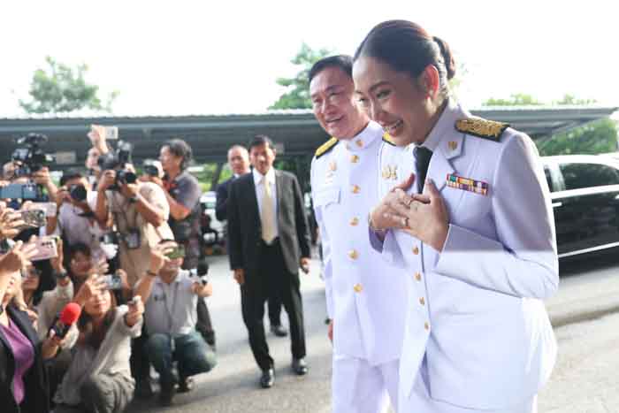 ประมวลภาพ “แพทองธาร” เข้าพิธีรับพระบรมราชโองการโปรดเกล้าฯ เป็นนายกรัฐมนตรี