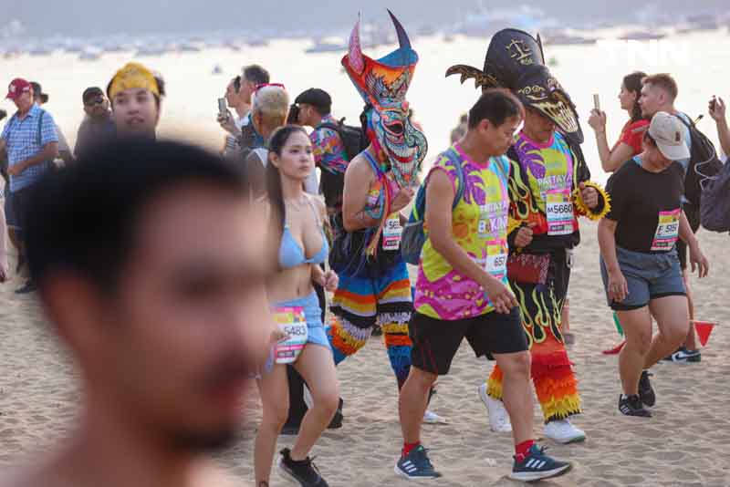 ทะเลลุกเป็นไฟ นักวิ่งกว่า 5,000 คน วิ่งบิกินี่ริมหาดพัทยา