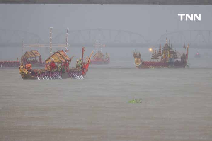 ยุติการซ้อมขบวนพยุหยาตราทางชลมารค หลังฝนตกอย่างหนักเพื่อความปลอดภัย