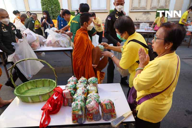 8 ปี วันนวมินทรมหาราช ศิริราชน้อมรำลึกในพระมหากรุณาธิคุณ เนื่องในวันคล้ายวันสวรรคต พระบาทสมเด็จพระบรมชนกาธิเบศร มหาภูมิพลอดุลยเดชมหาราช บรมนาถบพิตร