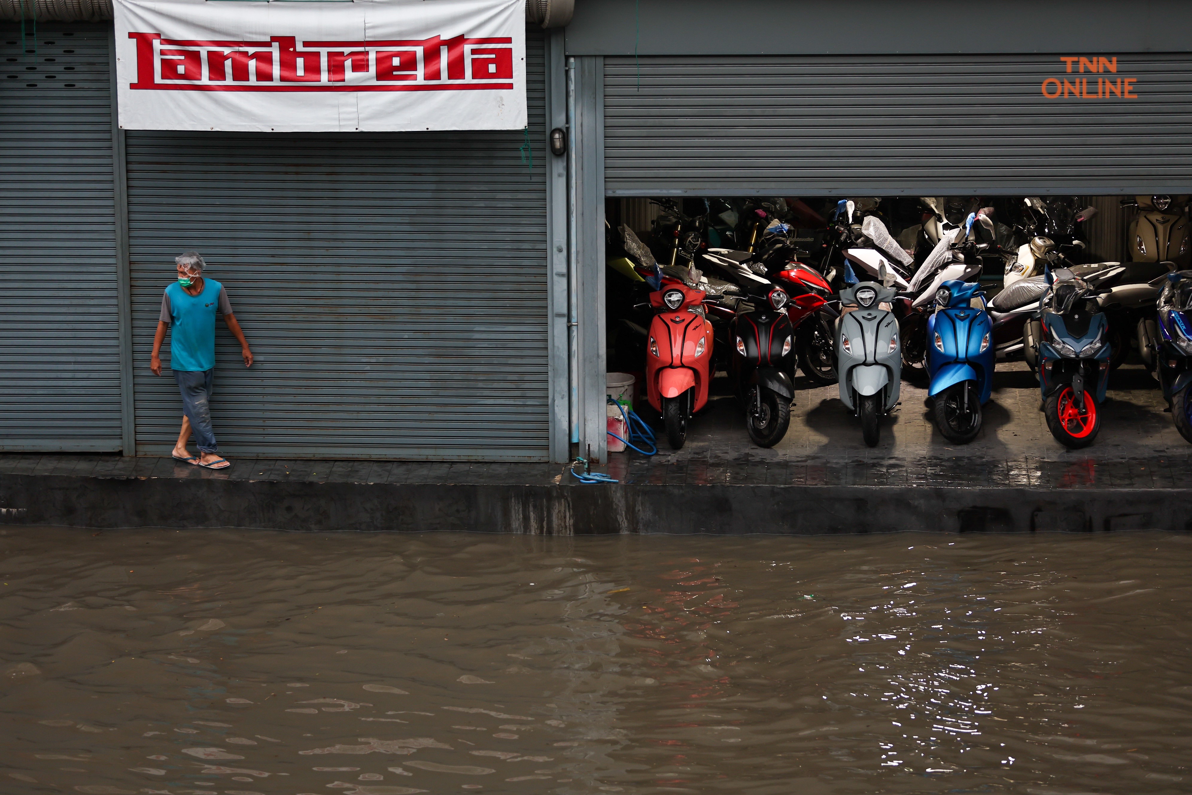 บางนาท่วมหนักหลังฝนถล่มนานต่อเนื่องหลาย ชม.