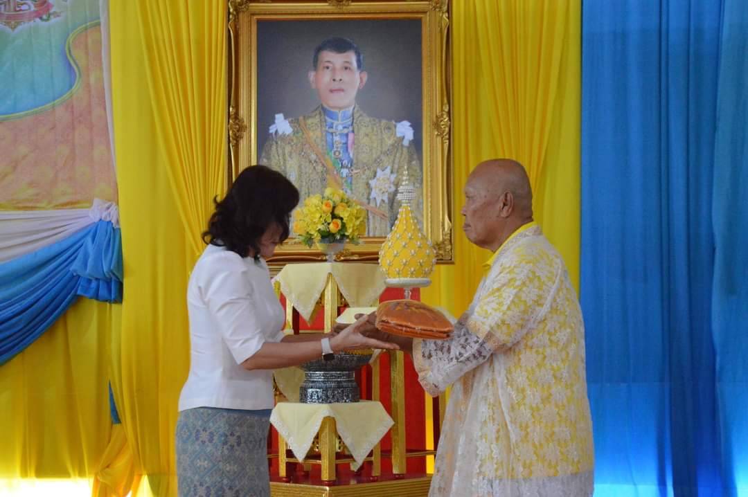 ในหลวง ร.10 พระราชทานผ้าไตร 169 รูป อุปสมบทเฉลิมพระเกียรติ วัดบางคลาน