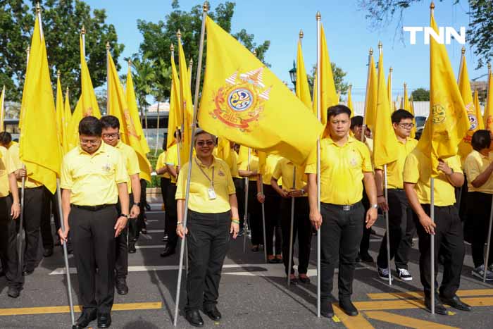 มท.จัดพิธีมอบธงตราสัญลักษณ์ เฉลิมพระเกียรติพระบาทสมเด็จพระเจ้าอยู่หัว 