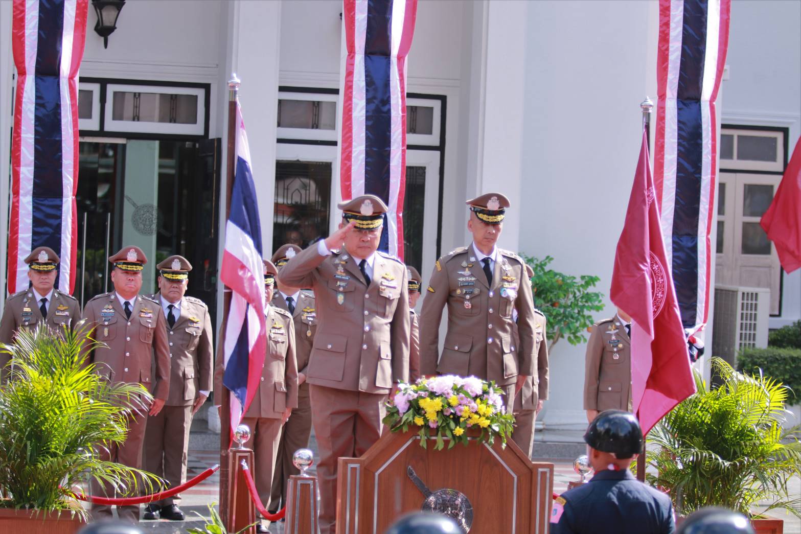 ประมวลภาพพิธีอำลาตำแหน่ง 'พล.ต.อ.ดำรงศักดิ์' ผบ.ตร.คนที่ 13 อย่างสมเกียรติ