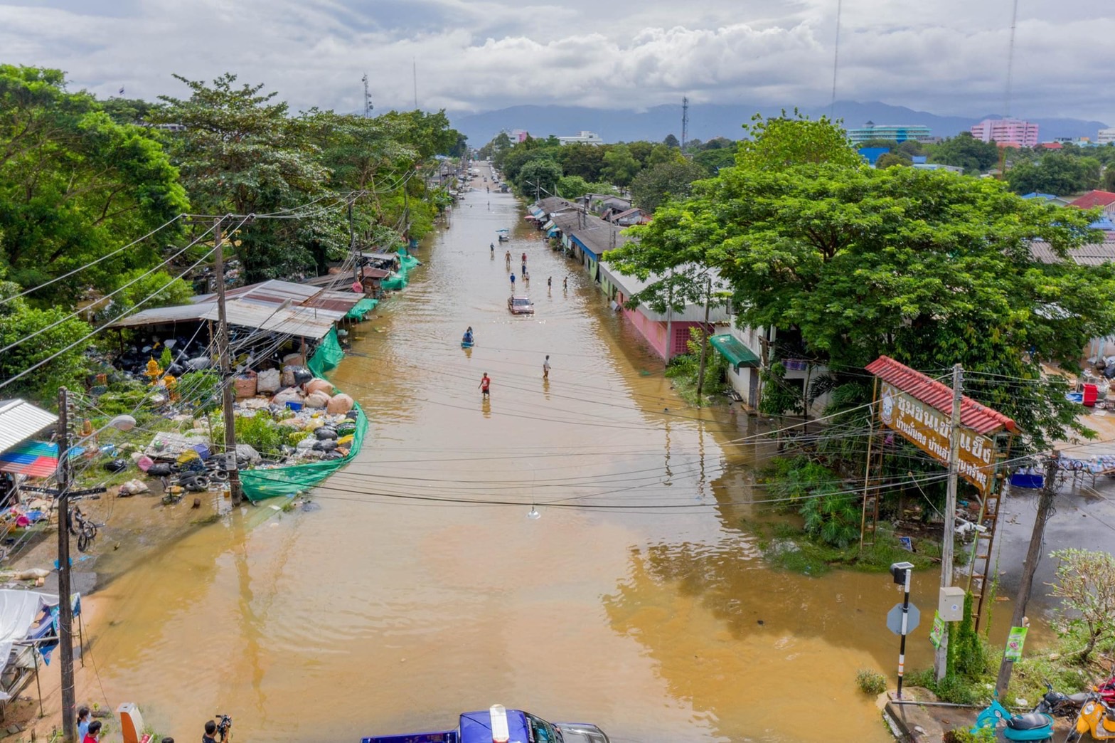 จันทบุรี น้ำท่วม 6 อำเภอ เตือนริมแม่น้ำจันทบุรี เก็บของไว้ที่สูง