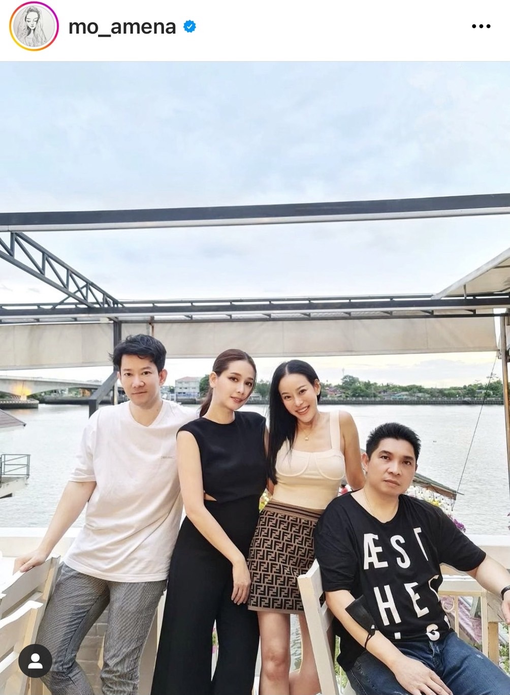 โม อมีนา โพสต์ภาพนี้ สื่อถึงอะไร ?? โม อมีนา โพสต์ภาพนี้ สื่อถึงอะไร ??
