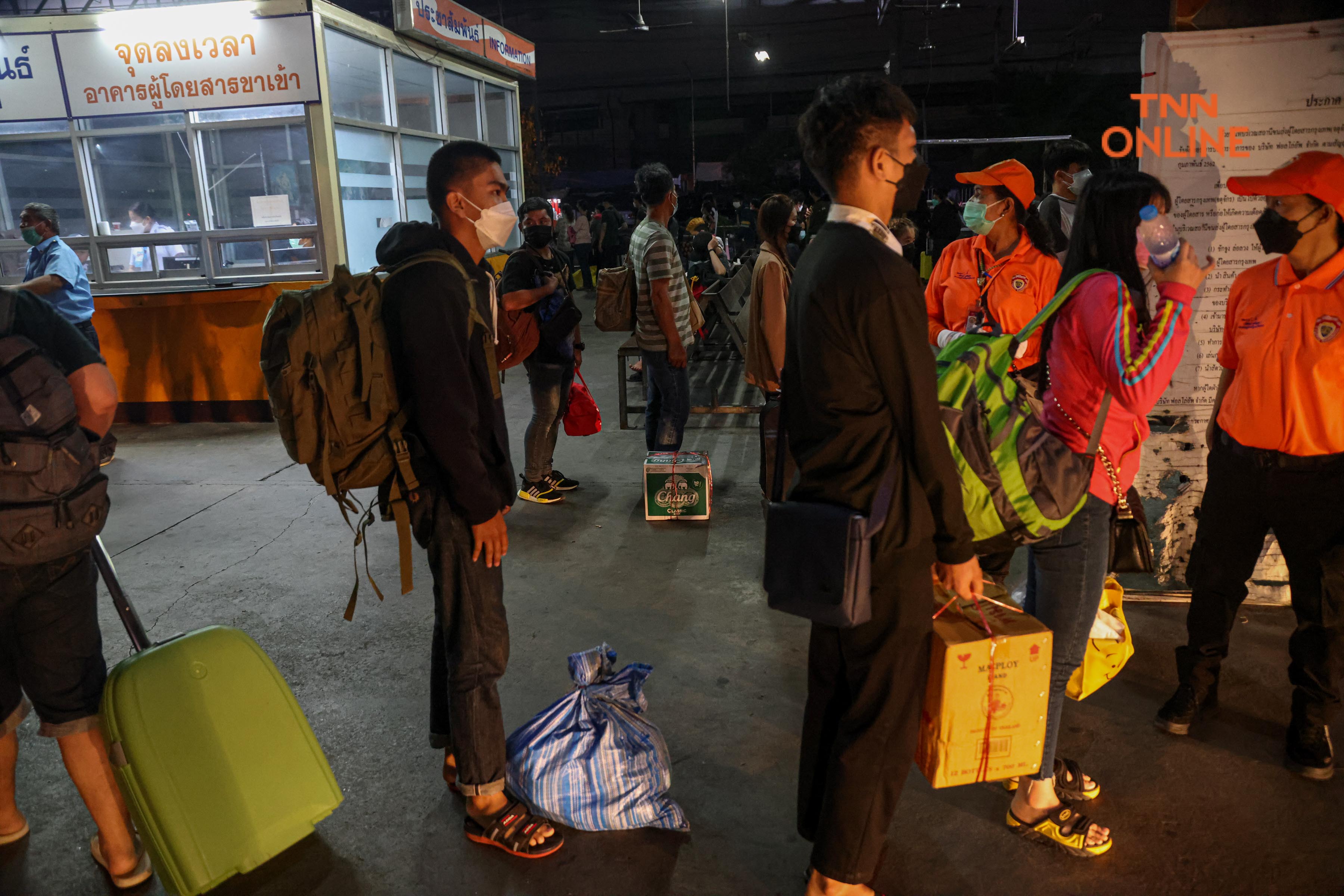 ประมวลภาพ แน่นหมอชิต2 ประชาชนกลับเข้ากทม.ตั้งแต่เช้ามืดหลังหยุดยาวช่วงสงกรานต์