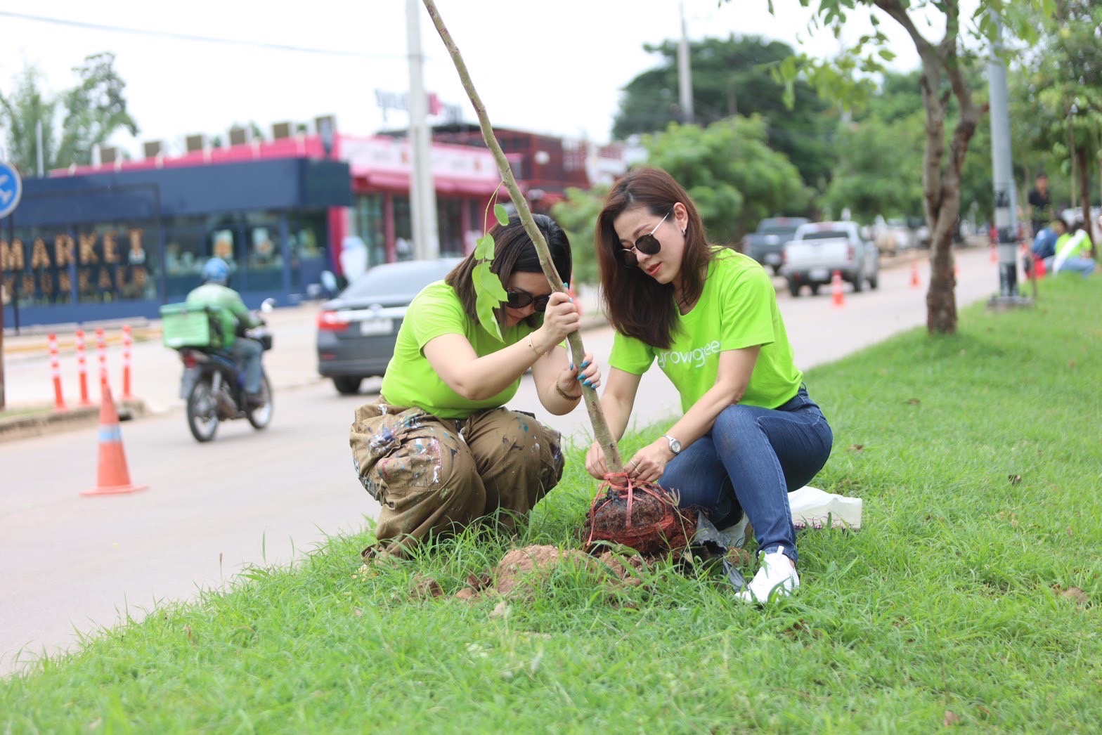 คนสวยสายกรีน MUT 2023” เยือนขอนแก่น ปลูกต้นคูนลดโลกร้อน กับแคมเปญ AssetWise  “GrowGreen” 