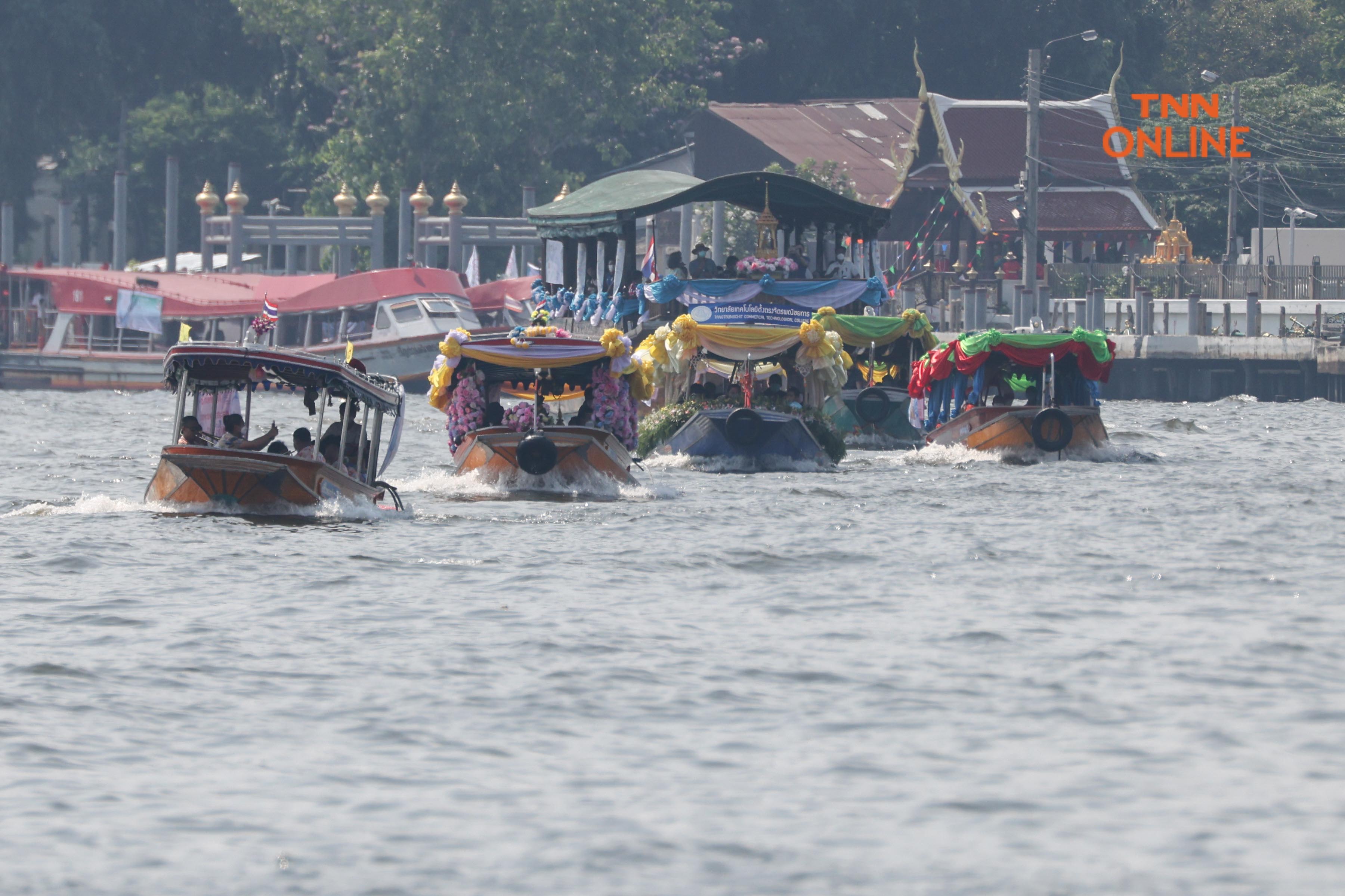 ประมวลภาพ แห่พระทางน้ำ 5 พระอารามหลวงประชาชนร่วมสรงน้ำเนื่องในเทศกาลสงกรานต์