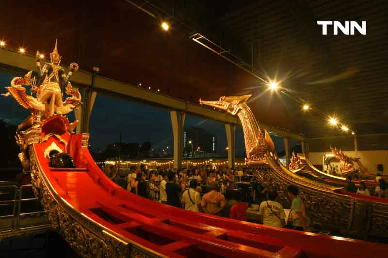 งดงาม วิจิตรตระการตา ชมเรือพระราชพิธียามค่ำคืน