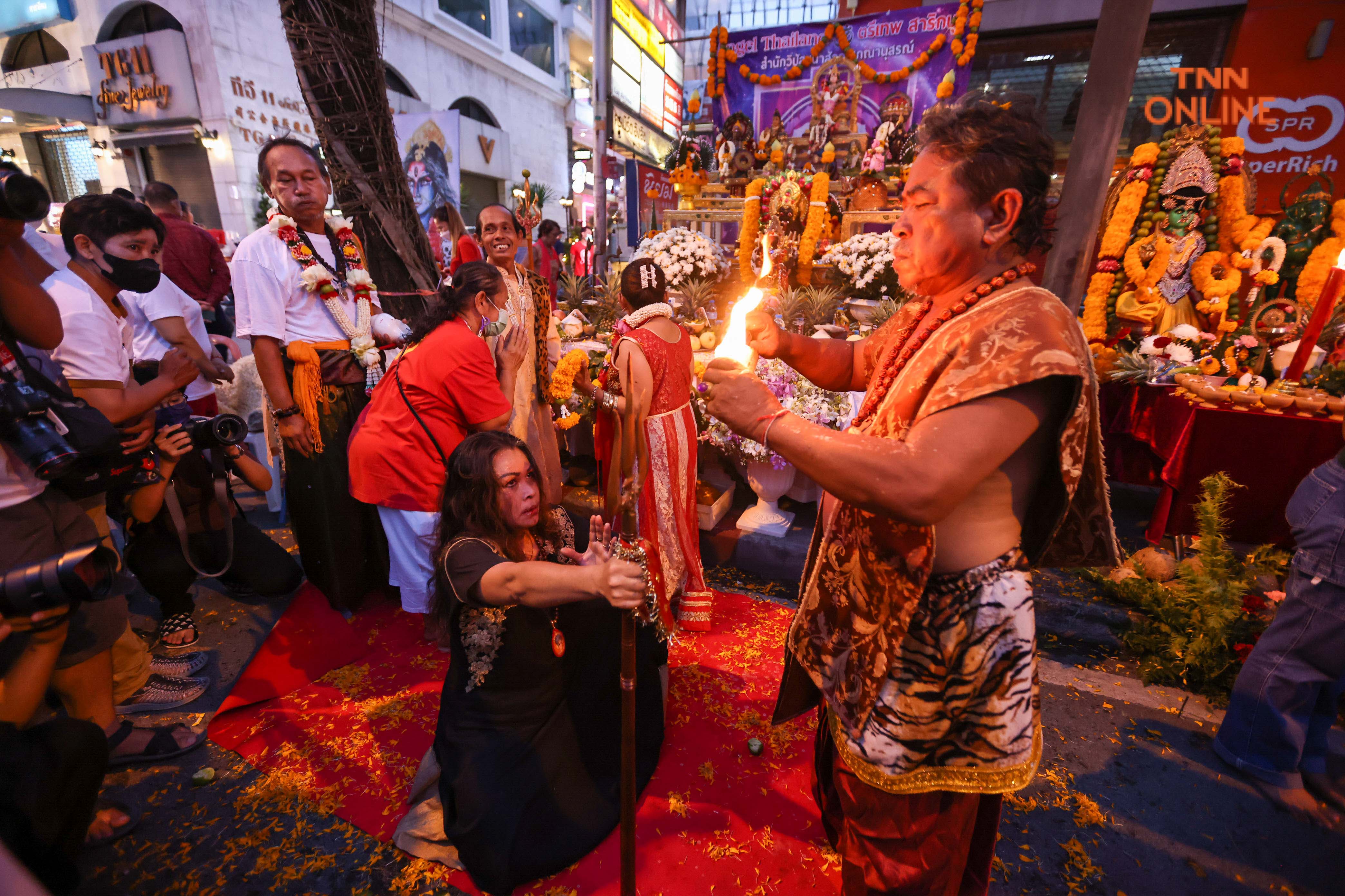 ค่ำคืนนวราตรี พิธีบูชาพระแม่อุมาเทวีสุดยิ่งใหญ่