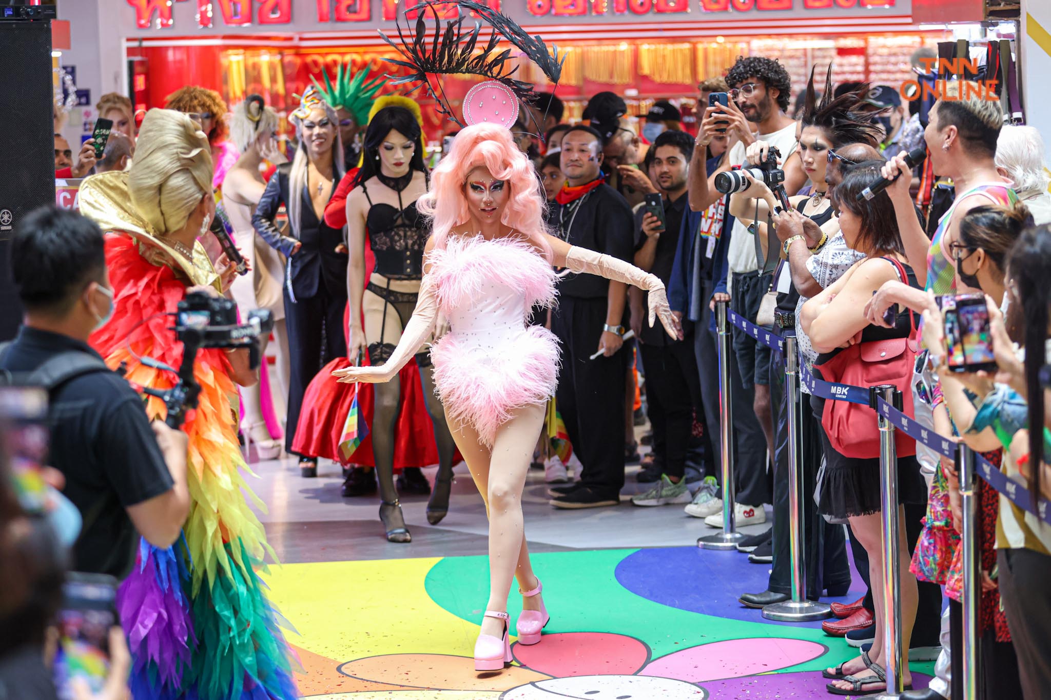 ครั้งแรกกับ DRAG PRIDE  แฟชั่นโชว์บน Runway ยาวกว่า 700 เมตร