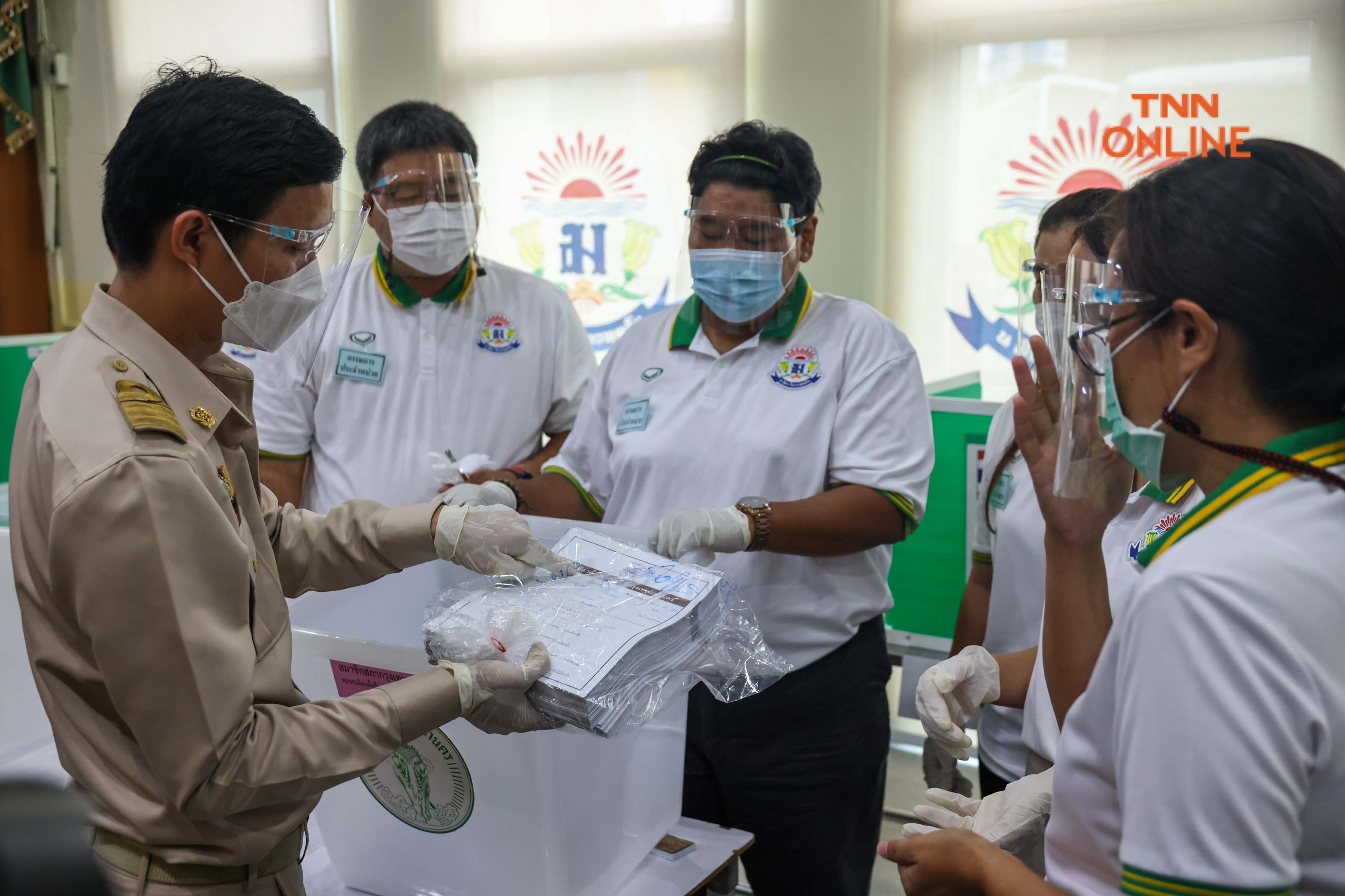 ประมวลภาพ เลือกตั้งคึกคัก ประชาชนใช้สิทธิเลือกผู้ว่า กทม. ตั้งแต่เช้า