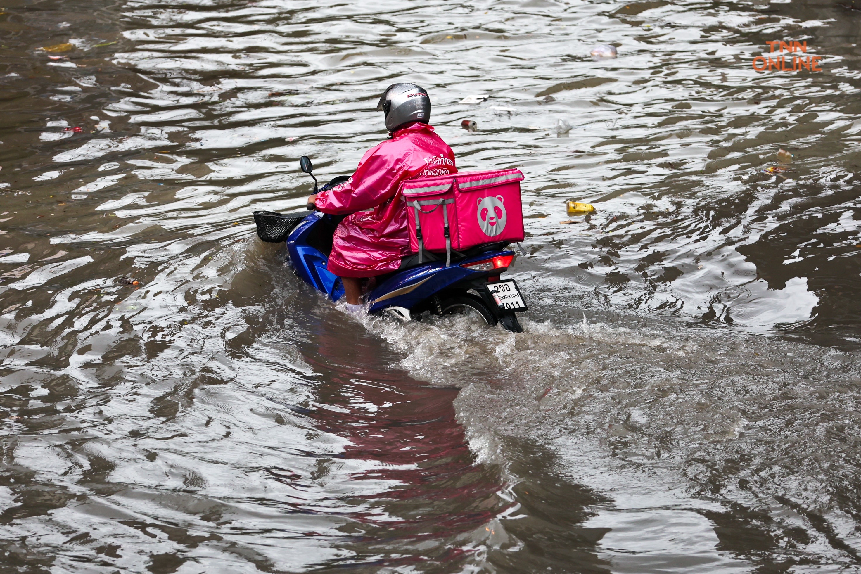 บางนาท่วมหนักหลังฝนถล่มนานต่อเนื่องหลาย ชม.