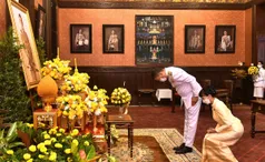 นายกฯและภริยา ลงนามถวายพระพรพระบาทสมเด็จพระเจ้าอยู่หัว