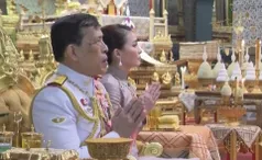 ในหลวง-พระราชินี ทรงบำเพ็ญพระราชกุศลทักษิณานุปทาน วันปิยมหาราช